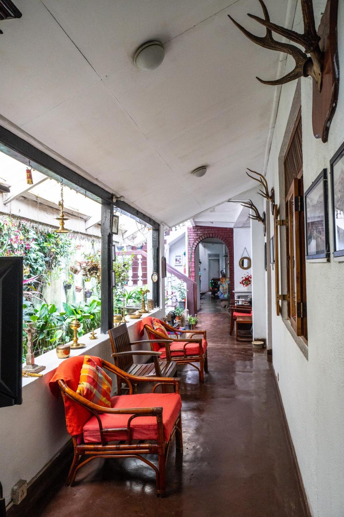 Kandy Inn Madugalle'S Family Guest House Exterior foto